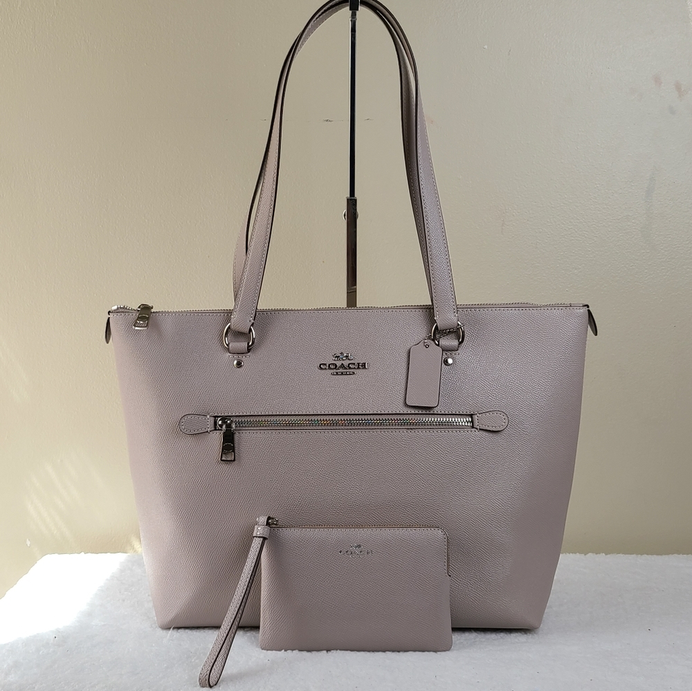 COACH | GALLERY TOTE W/ CORNER ZIP WRISTLET